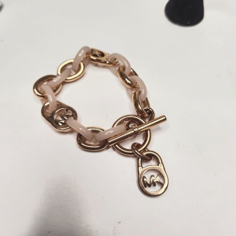 michael kors acrylic rose goldtone chainlink costume bracelet charm logo design